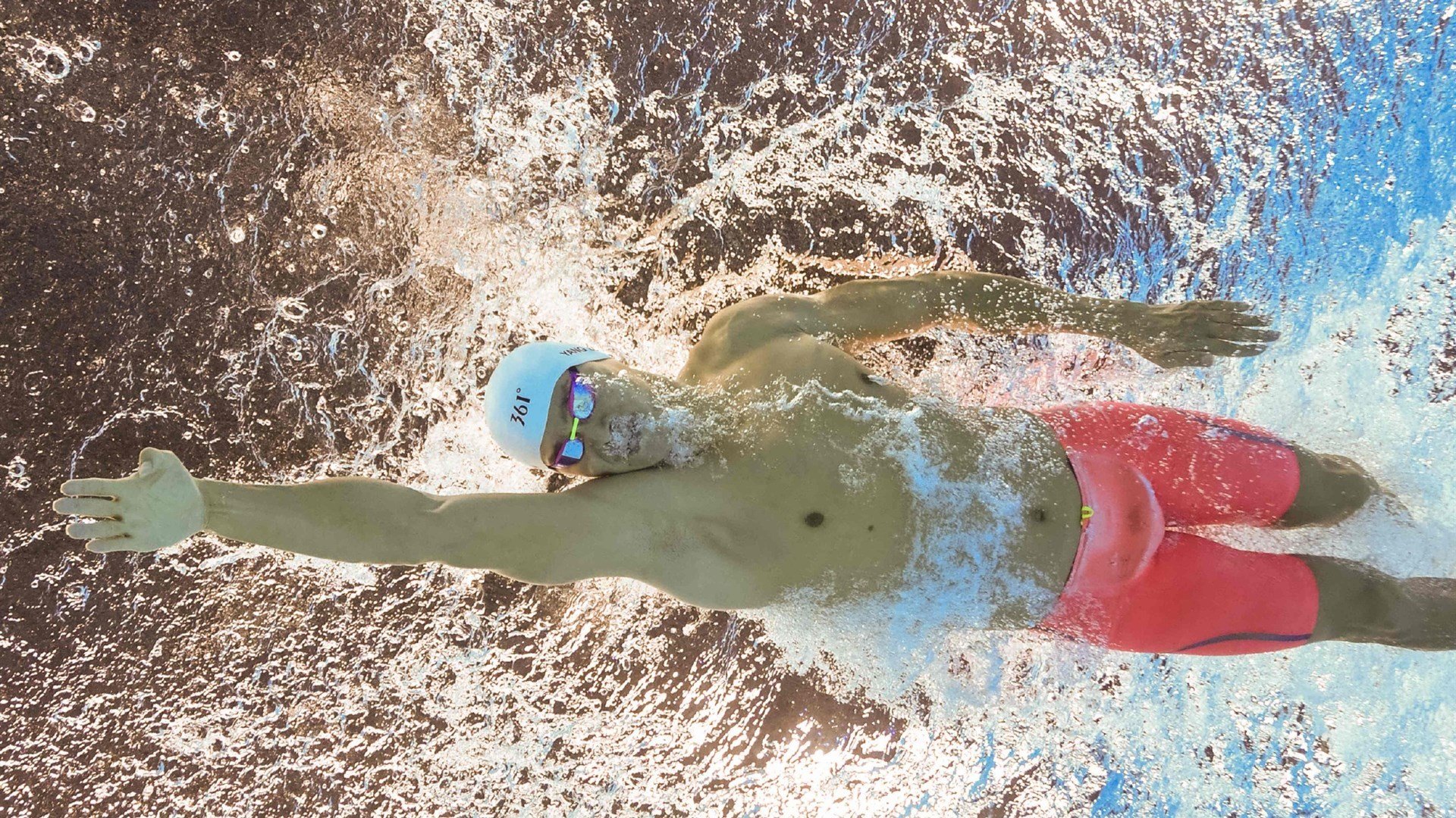 赛场风采：运动员的舞台表现和风采展示，运动员表演